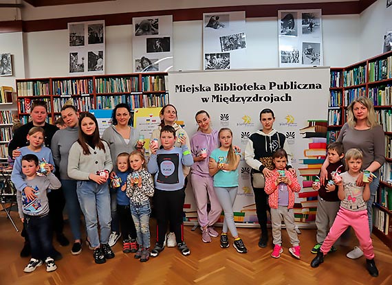 „Serce dla Ukrainy” – warsztaty w międzyzdrojskiej bibliotece