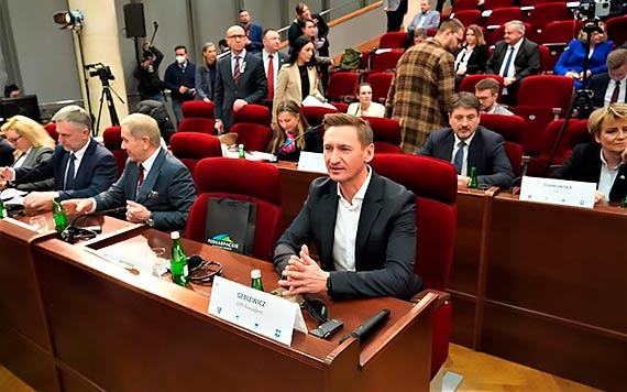 Potrzebne szybkie wsparcie UE na pomoc uchodźcom. Marszałek Olgierd Geblewicz i unijna komisarz na spotkaniu samorządowców w Rzeszowie