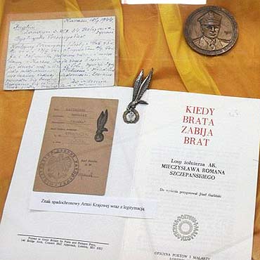 Dziwn�w: Cichociemni na wystawie w bibliotece