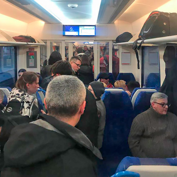 Ju nie uchodcy, a raczej... turyci!? witeczne pocigi na trasie Szczecin – winoujcie pene Ukraicw