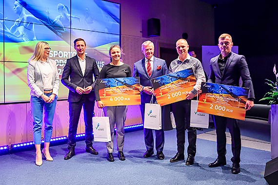 Czas sportowych podsumowań. Marszałek wręczył nagrody za osiągnięcia w 2021 roku