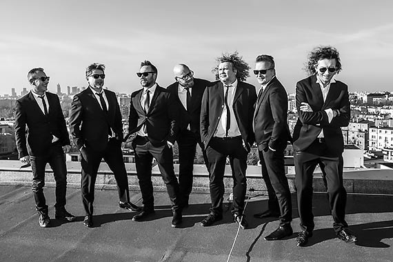 1 maja w Międzyzdrojskim Amfiteatrze wystąpi zespół Poparzeni Kawą Trzy Koncert rozpocznie się o godzinie 19:30