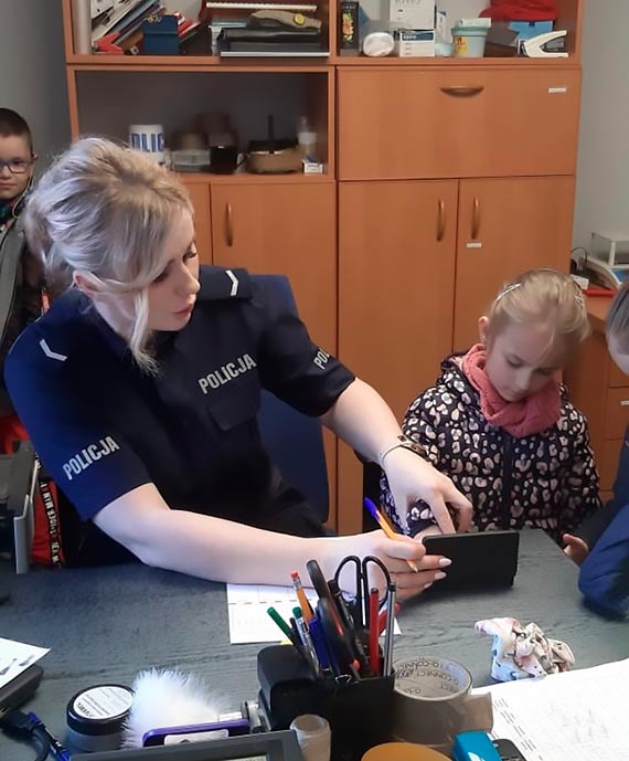 Wizyta przedszkolaków w Komendzie Powiatowej Policji w Kamieniu Pomorskim