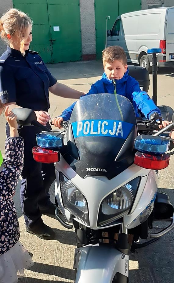 Wizyta przedszkolaków w Komendzie Powiatowej Policji w Kamieniu Pomorskim