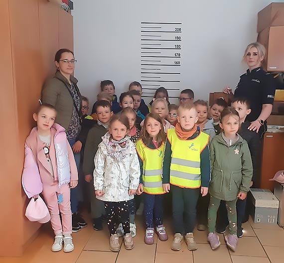 Wizyta przedszkolaków w Komendzie Powiatowej Policji w Kamieniu Pomorskim