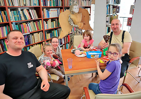 Strażak do zadań specjalnych – warsztaty plastyczne w międzyzdrojskiej bibliotece