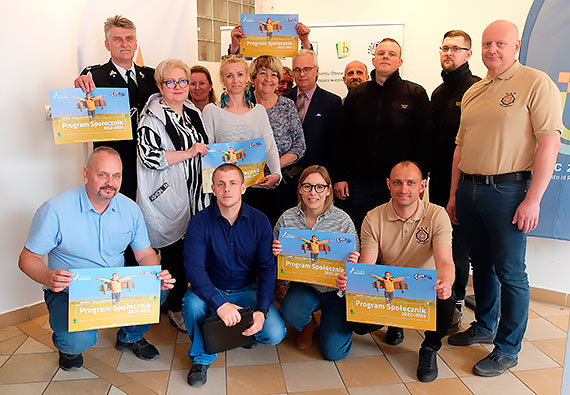 Popisanie umw przez laureatw Programu Spoecznik