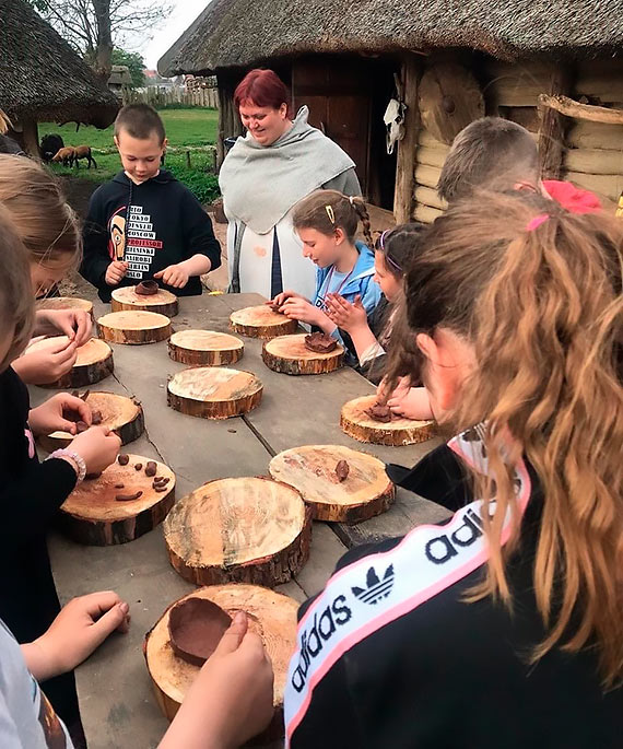 Warsztaty historyczne w skansenie Vikingów