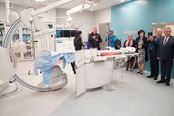 Otwarcie dwóch nowoczesnych sal operacyjnych, wmurowanie kamienia węgielnego pod budowę lądowiska, prelekcje dla pacjentów i wykłady dla lekarzy – Grupa American Heart of Poland zainaugurowała działalność w Szpitalu w Drawsku Pomorskim