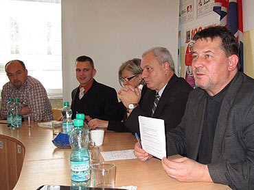 Rozmawiali o bezpiecze�stwie na krajowej tr�jce