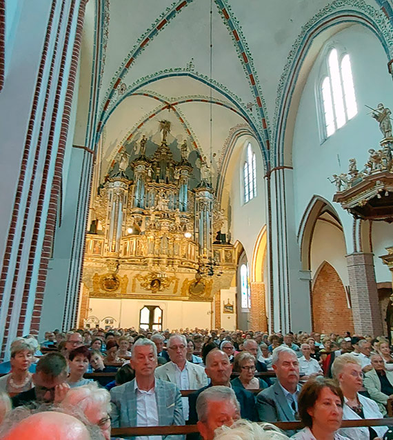 Orkiestra Koncertowa Reprezentacyjnego Zespołu Artystycznego Wojska Polskiego na inauguracji 58 Międzynarodowego Festiwalu Muzyki Organowej i Kameralnej w Kamieniu Pomorskim
