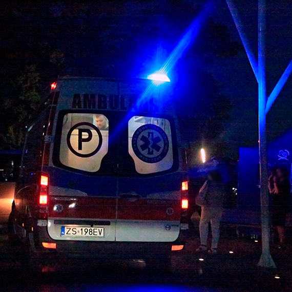 60 - latek zasłabł na promenadzie w Międzyzdrojach