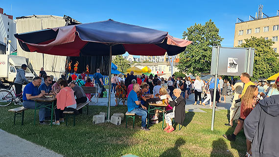 Festiwal Indii ożywił promenadę. Międzyzdroje nie mogą narzekać na brak gości