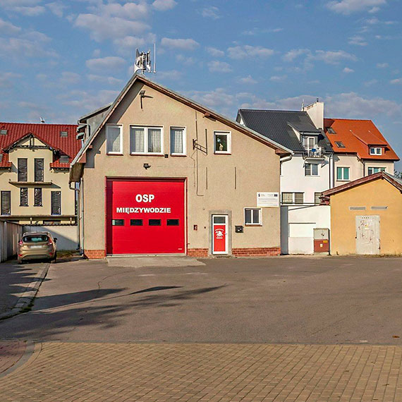 Strażacy otworzyli mieszkanie w Międzywodziu. Sąsiad martwił się, że w środku może dziać się coś złego