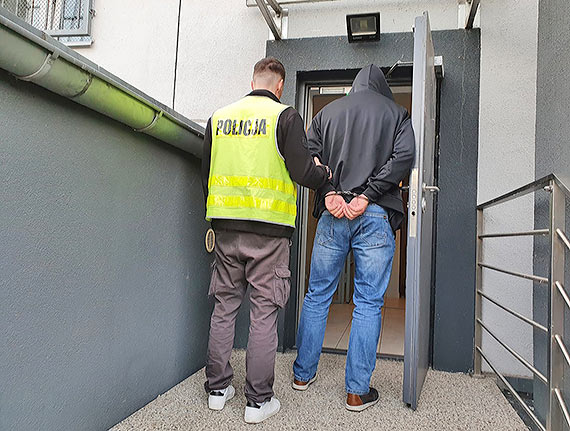 39-latek poszukiwany listem goczym zatrzymany przez kamieskich funkcjonariuszy