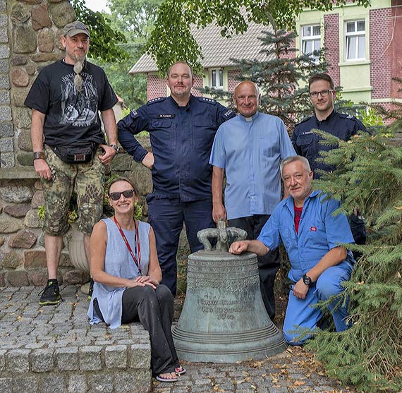 Serce z poszukiwanego dzwonu z 1672 roku odnalezione przez zachodniopomorskiego policjanta