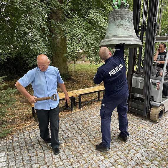 Serce z poszukiwanego dzwonu z 1672 roku odnalezione przez zachodniopomorskiego policjanta