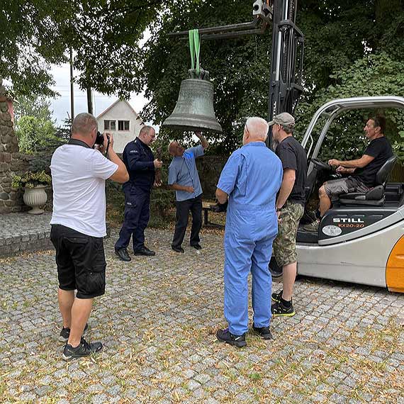 Serce z poszukiwanego dzwonu z 1672 roku odnalezione przez zachodniopomorskiego policjanta