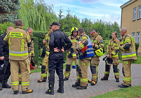 Poar w szkole w Koczewie. Ewakuacja uczniw i nauczycieli