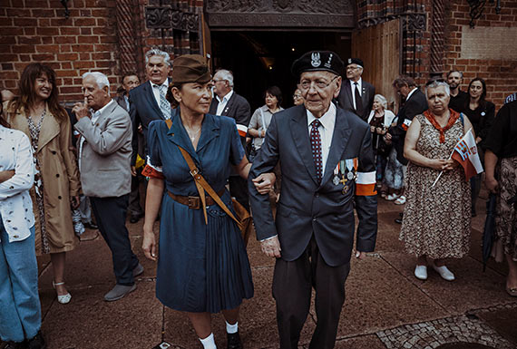 „Szarotki” w szeregach Terytorialsów. W stylowych sukienkach w hołdzie kobietom Armii Krajowej