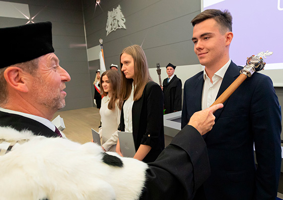 Zachodniopomorski Uniwersytet Technologiczny zainaugurował nowy rok akademicki. Rektor Wróbel: My wiemy, jak budować zieloną i technologiczną przyszłość Polski