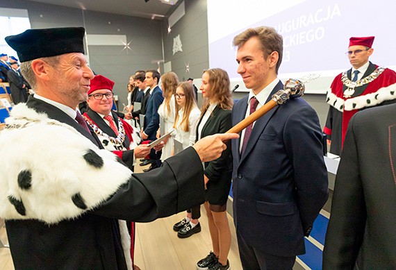 Zachodniopomorski Uniwersytet Technologiczny zainaugurował nowy rok akademicki. Rektor Wróbel: My wiemy, jak budować zieloną i technologiczną przyszłość Polski