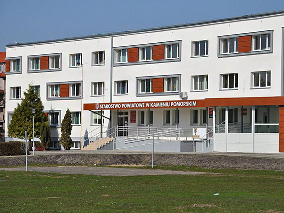 Powiat Kamieski otrzyma dofinansowanie na popraw ergonomii pracy w Starostwie Powiatowym w Kamieniu Pomorskim