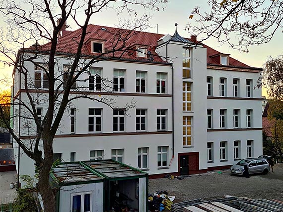Międzyzdroje: Budynek przy ulicy Kolejowej ma już termoizolację