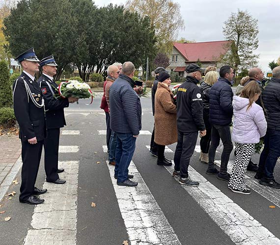 Straacy z OSP Dziwnw uczcili wito Niepodlegoci Polski
