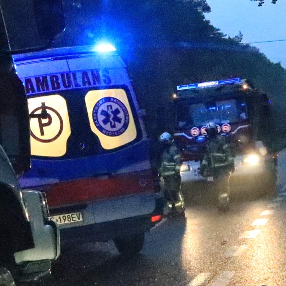 Wypadek przed Midzyzdrojami. Osobowa Lancia przekoziokowaa, w rodku byy 3 mode osoby!