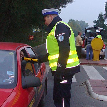 Wpadła pijana Szwedka. Policjanci alkomatem przebadali 450 kierowców