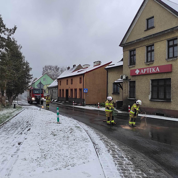 Wyciek substancji ropopochodnej w centrum Golczewa