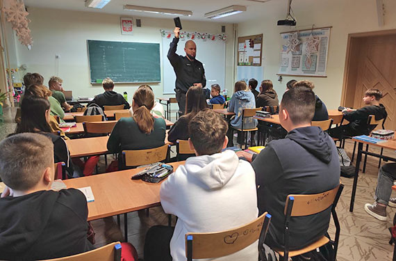 Spotkania z uczniami szkoły w Dziwnowie w ramach projektu POWER ON