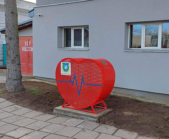 W Koczewie stan pojemnik na nakrtki. Jak na razie stoi pusty i czeka na zapenienie