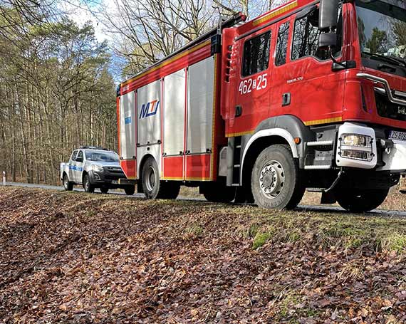 Wypadek pomiędzy Wisełką a Międzyzdrojami. Na wysokości Grodna osobówka wypadła z drogi i wylądowała w rowie!