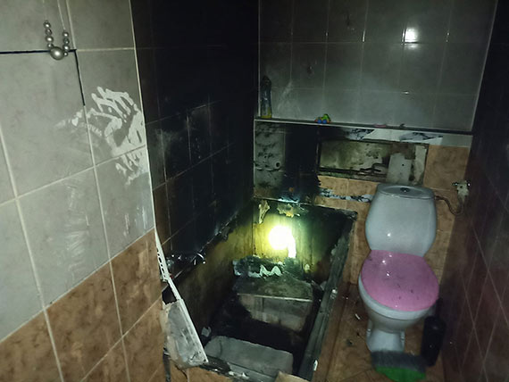 Pożar domu w Gostyńcu. Wszystko przez pozostawioną świeczkę w łazience!
