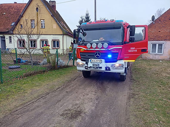 Pożar domu w Gostyńcu. Wszystko przez pozostawioną świeczkę w łazience!