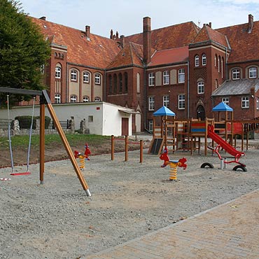 Kamień Pomorski: Powstał plac zabaw przy podstawówce. Będą kolejne