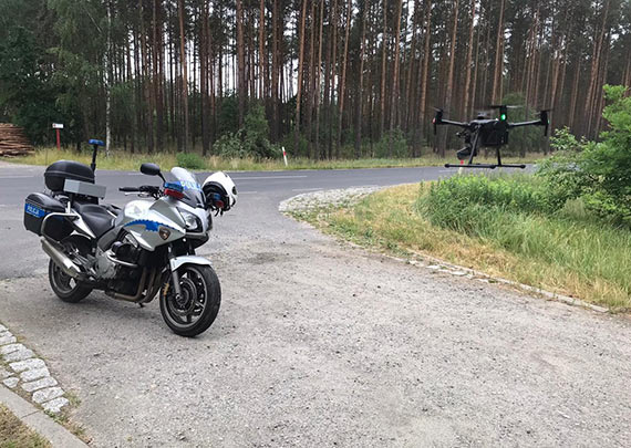 „Bezpieczeństwo z powietrza”- działania kamieńskiej drogówki z wykorzystaniem drona