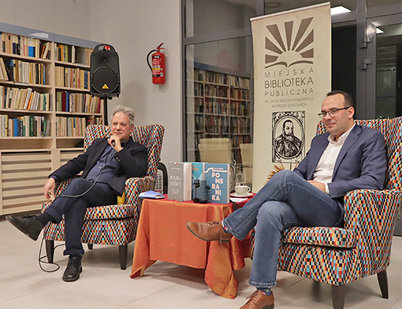 „Pomorze – migracje – transformacje. O potrzebie porównawczego patrzenia na świat i używania lornetki” – spotkanie autorskie z prof. Janem M. Piskorskim w międzyzdrojskiej bibliotece