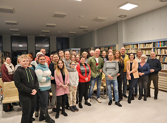 Kicha, ściema, celofan, badziewie - czyli spotkanie z Dominikiem Strzelcem w międzyzdrojskiej bibliotece – 15 marca 2023 r.