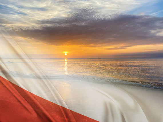 Z Biao-Czerwon nad Batykiem- bijemy Rekord Polski, w kategorii: najdusza flaga narodowa RP w Midzyzdrojach