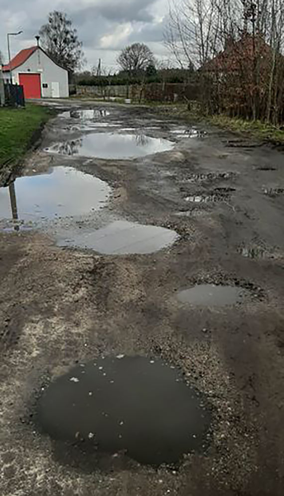 Droga między Stawnem a Borzysławiem jest w fatalnym stanie