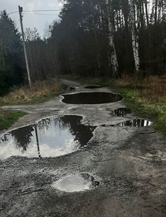 Droga między Stawnem a Borzysławiem jest w fatalnym stanie