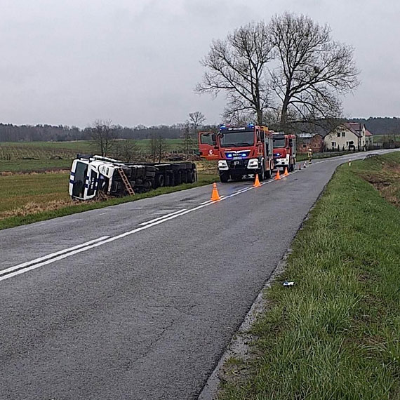 Ciarwka w rowie na drodze wojewdzkiej numer 108! Kierowcy nic si nie stao