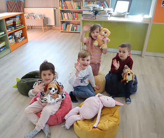 Wielkanocne warsztaty plastyczne w miejskiej bibliotece publicznej