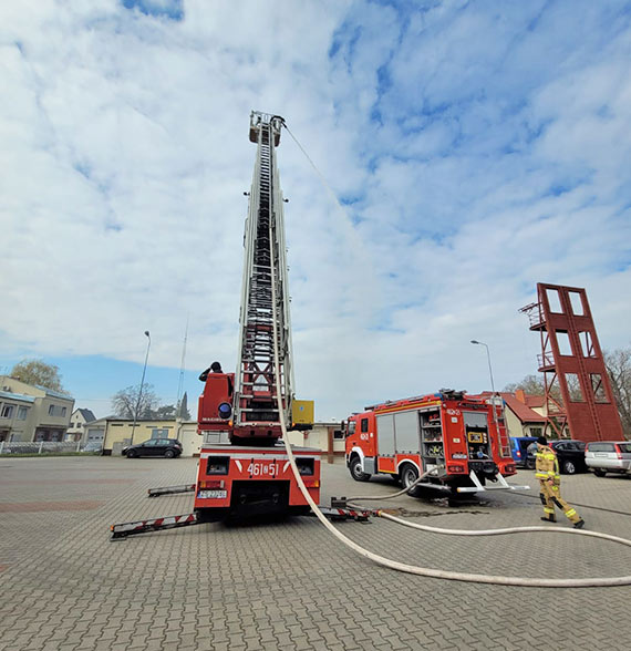 Szkolenie kierowców - operatorów samochodów pożarniczych z drabiną mechaniczną w Kamieniu Pomorskim