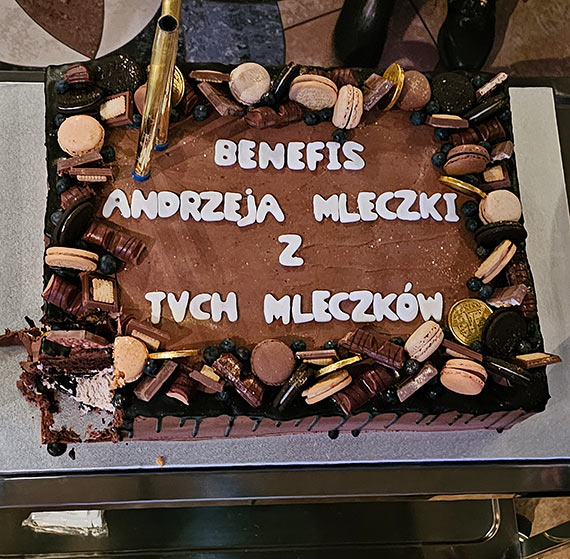 Piernik, to też ciacho! A smakuje doskonale, gdy mamy do tego prawdziwe Mleczko! Andrzeja Mleczko. Zobacz film!
