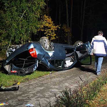 Samochód dachował. W wypadku ranny mieszkaniec Międzyzdrojów