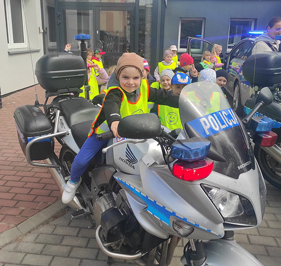 Przedszkolaki z wizytą w komendzie